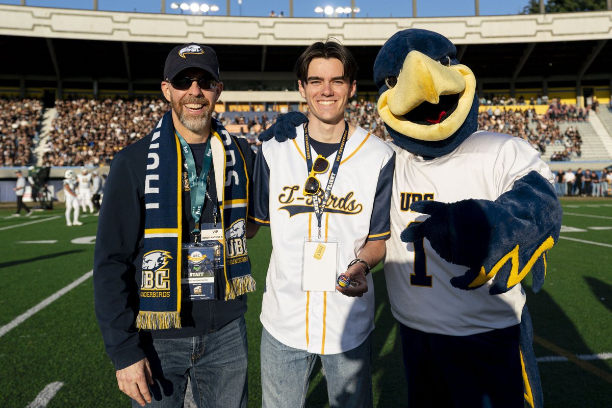 ubcprez's tweet photo. Homecoming football game at Thunderbird Stadium! Big win 25-20 for @UBC Thunderbirds against Regina in front of 10,000 fans. Amazing to meet great students and alumni, do the official coin toss with @AMS_UBC President Dylan Evans and enjoy the game! Go @ubctbirds! https://t.co/toty1HDNZm