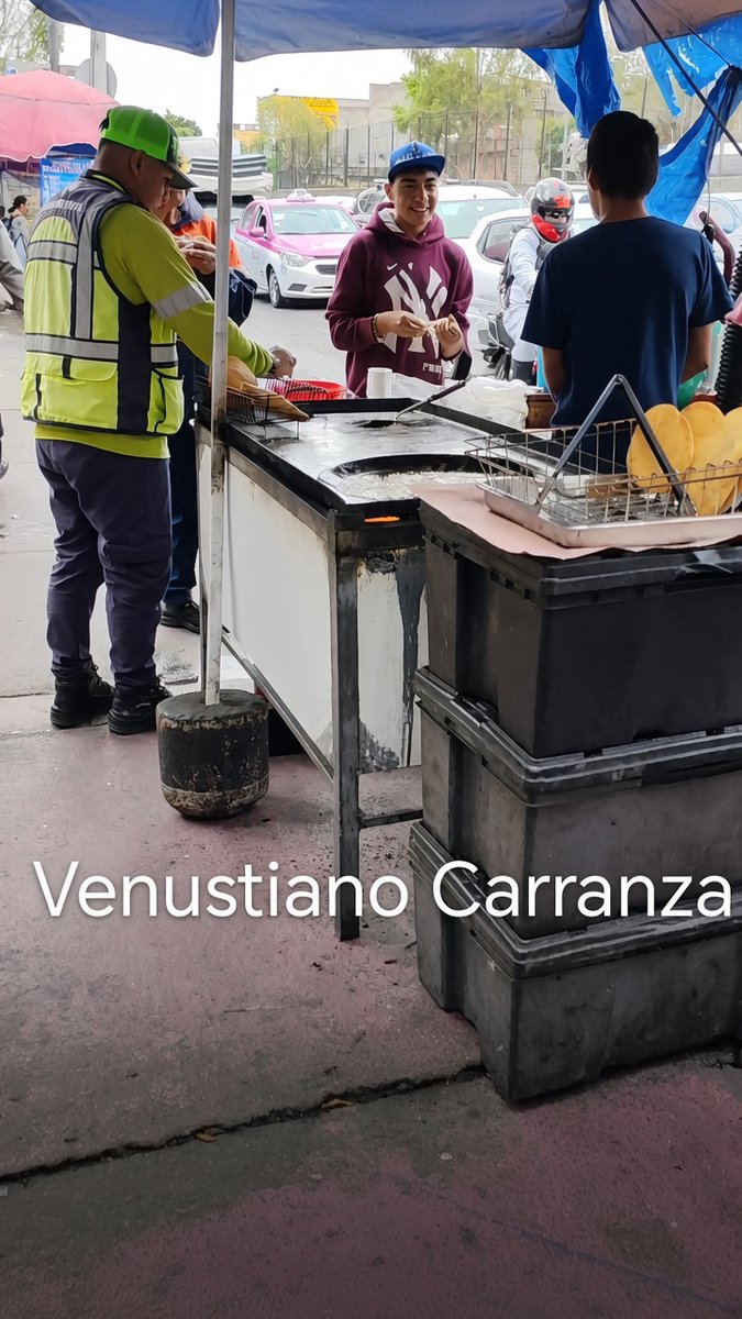 chucho_camarena's tweet photo. Exacto hay fechas que no se olvidan cuando el clan #MorenoValle @IsraelMorenoVC @julioc_moreno y tú llegaron a @A_VCarranza en mi calle no había ambulantes hasta que llegaron ustedes corruptos de mierda! Y le calleron como "anillo al dedo" a la #4T CO, extorsiones, asaltos, chelerias y narco tiendas dejando mucho 💰💰 y acarreados por eso nadie hace nada @Claudiashein @ClaraBrugadaM @OHarfuch @m_ebrard @inveacdmx @SeGobCDMX @craviotocesar @SPAOVP_CDMX @LlubereSubse @DianaSanchezBar @adnnoticiasmx @c4jimenez la misma calle con ustedes hdsptm!