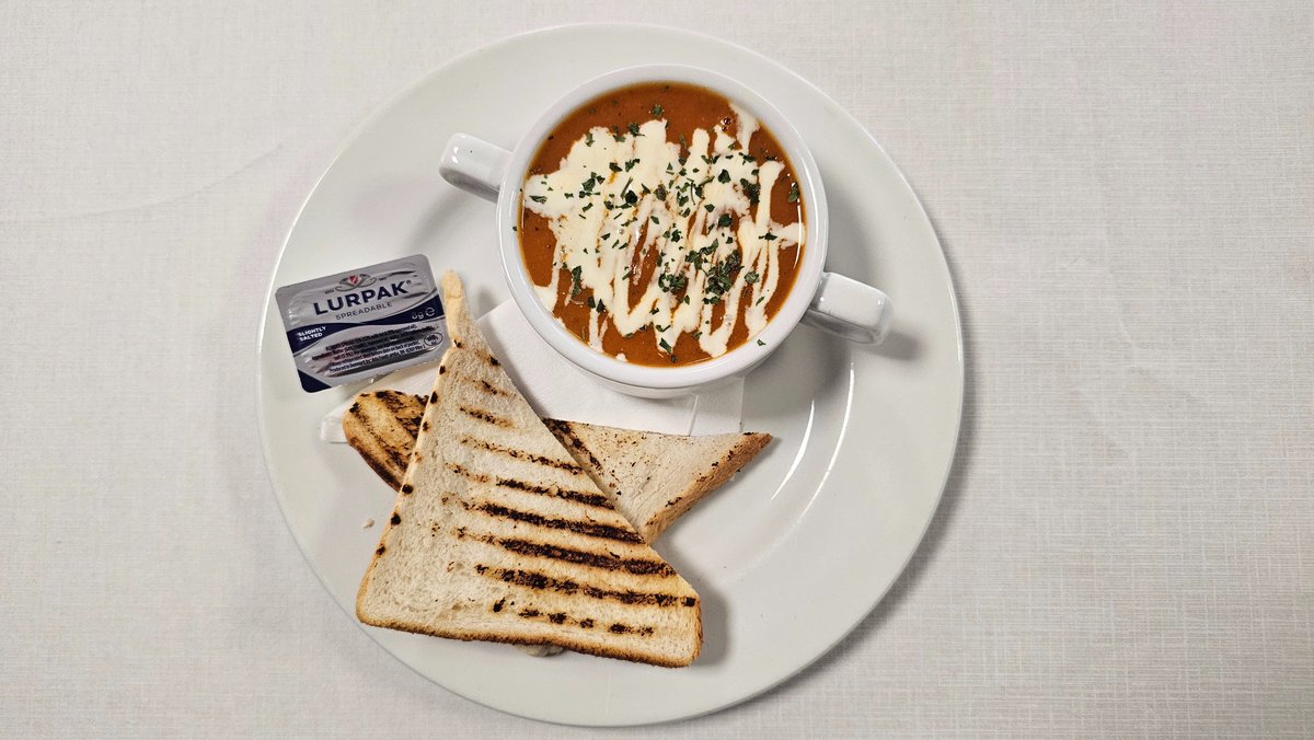 ferenezegc's tweet photo. Weeekend Specials:

Roasted Butternut Squash Soup 

Chilli Con Carne Baked Potato

Our restaurant is open for everyone, just book here:

https://t.co/sSrH9Y1lRZ https://t.co/dh6SJ61M0C