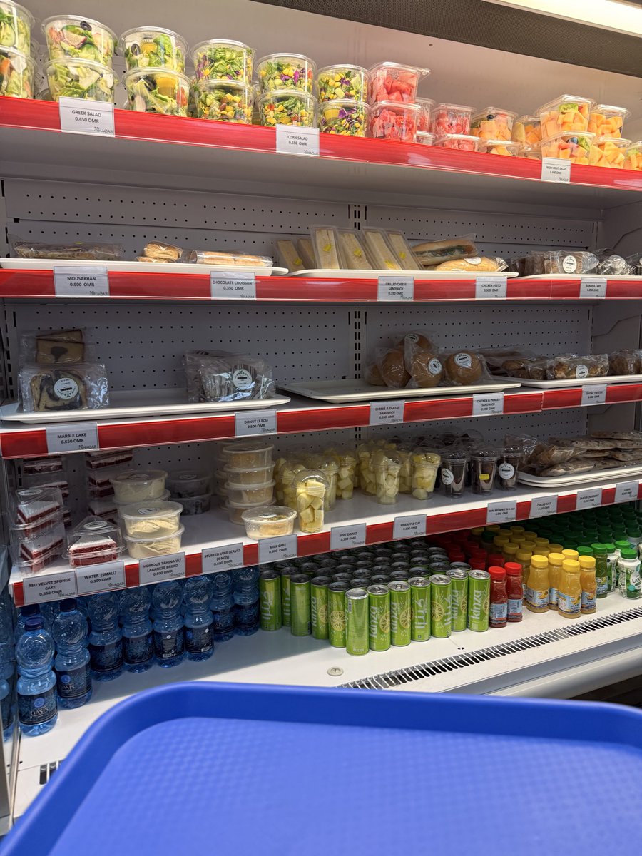 itsjurm's tweet photo. بنات الصراحه بدون زعل
والله نعمة بس جربوا غيروا روحوا 
ال Grab and go 

حتى البوفية اليومية كانوا يسووا سلطة سيزر لذيذة و احس ما اتخيل ارجع من الكلاسات بعدني اطبخ . https://t.co/HRIYtJzcIR