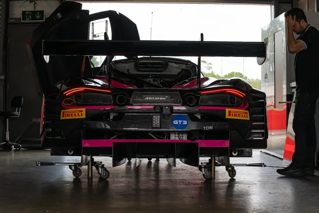 ParticiaRoppy0's tweet photo. Impressive drive from Mark Smith, earning a well-deserved victory for Paddock Motorsport in last weekend’s 50-minute race at Donington Park. https://t.co/K9P1cziWyd