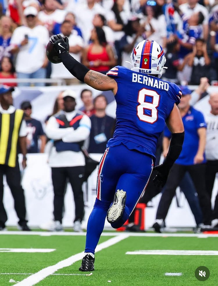 BillsOnReal's tweet photo. What are your thoughts on Jim Leonard’s defense his first 2 games? 🤔

- 31.0 PPG Allowed
- 273 Passing Yards PG Allowed
- 95.0 Rushing Yards PG Allowed
- 7 Sacks
- 8 TDs allowed
- 2 turnovers caused https://t.co/MrpOEavYoz