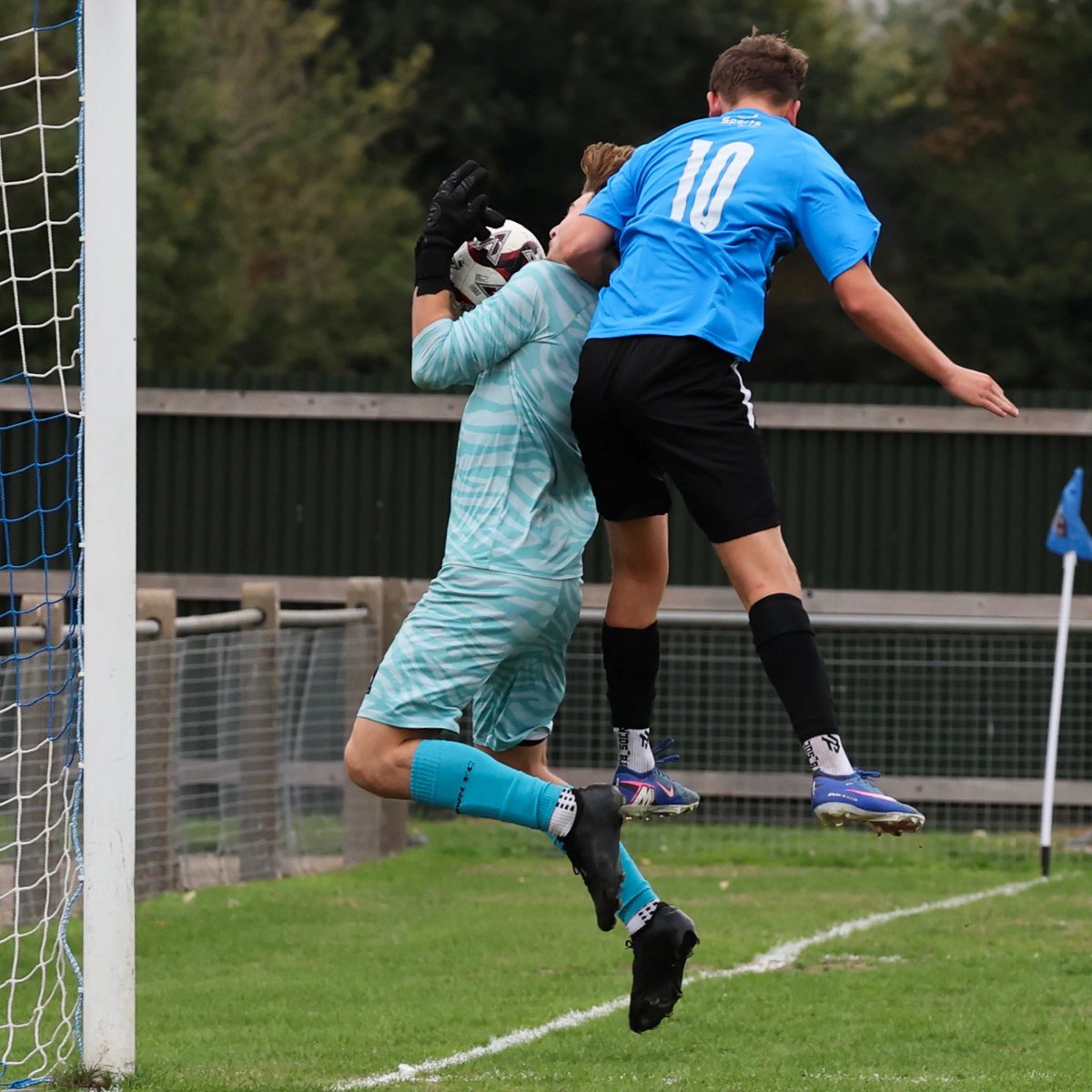 edmonds_alan's tweet photo. @BurnhamRamFC first goal of the comeback 
@ThurlowNunnL https://t.co/aFYfZgbY3r