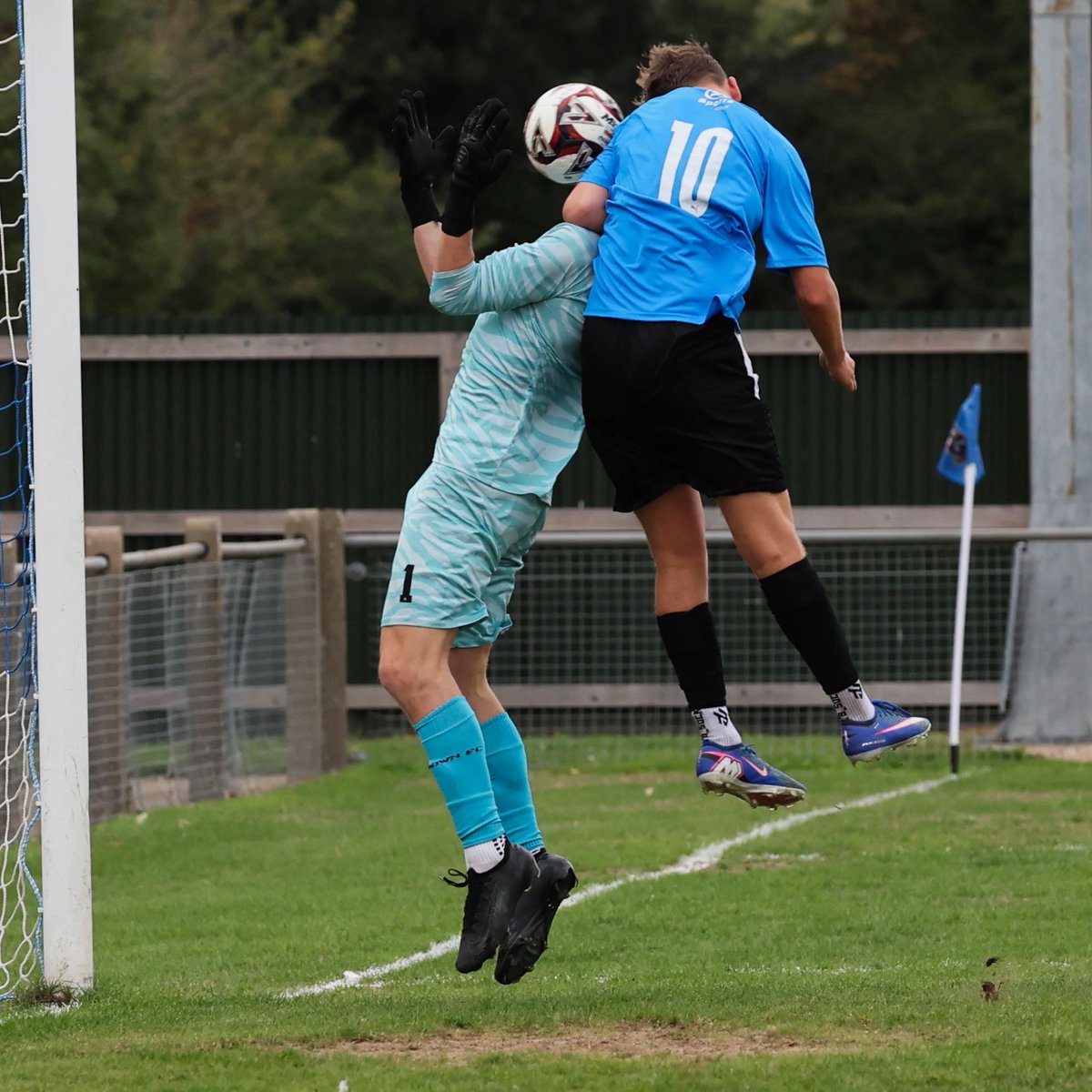 edmonds_alan's tweet photo. @BurnhamRamFC first goal of the comeback 
@ThurlowNunnL https://t.co/aFYfZgbY3r