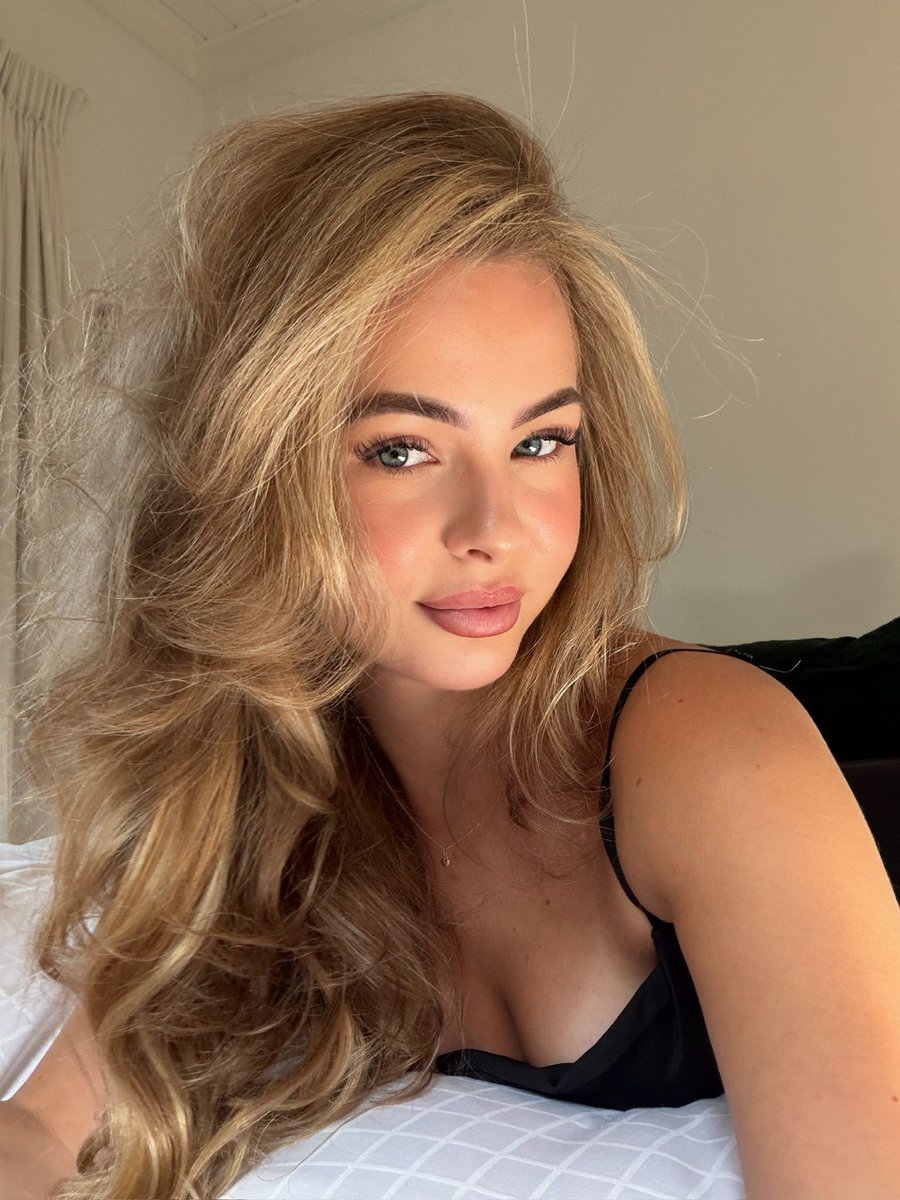 JillvanHooffx's tweet photo. Just a little update from me 🤍: how are you all doing? 

#jillvanhooffx #blonde #girl #dutch #curlyhair #selfie #creator #lifestyle #followme #ff #followfriday #sexy #femdom #retweet #photooftheday #netherlands https://t.co/QLWEEiyZit