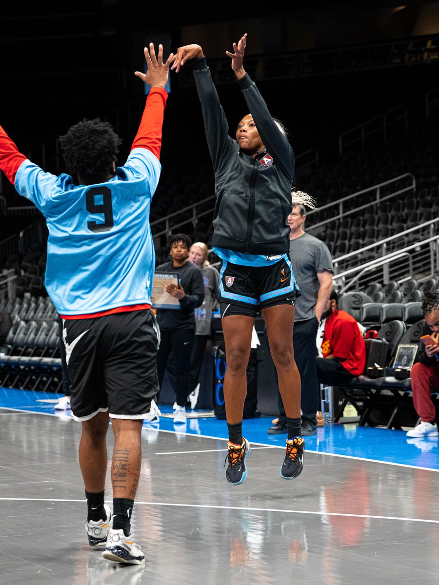 AtlantaDream's tweet photo. Putting on the finishing touches 👌 https://t.co/szXfgZJ3wb