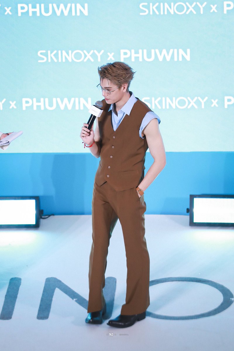 paompam's tweet photo. วันนี้ยัยแมวจิ๋วเค้าก็ยืนด้วยท่าโมเอะๆแบบนี้อีกแร้วอะ ㅠㅠㅠㅠㅠ โคตรน่ารักเลย น่ารักธรรมชาติมาก ความหันปลายเท้าเข้าหากันอ่า ฮือๆๆๆ รู้สึกเหมือนจะมีมากกว่านี้ แต่หารูปไม่เจอ 😭 โคะ โคะ โคะ เคะ เยี้ยยย https://t.co/wxYJXS67t0