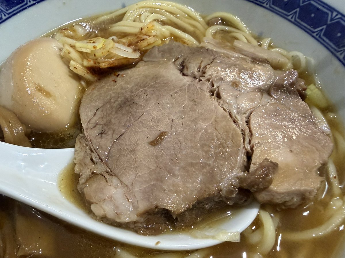 jasilupo's tweet photo. 中華そば べんてん
塩ラーメン＋味付玉子

初訪問
動物系と魚介系のバランスが良く、且つめちゃ旨味を感じるスープでめちゃめちゃ美味い！
もっちりストレート中太麺もスープとの相性がすごく良くてめちゃうま！
チャーシューやメンマも美味かった！

今年156杯目のラーメン https://t.co/U9iOc1cU75