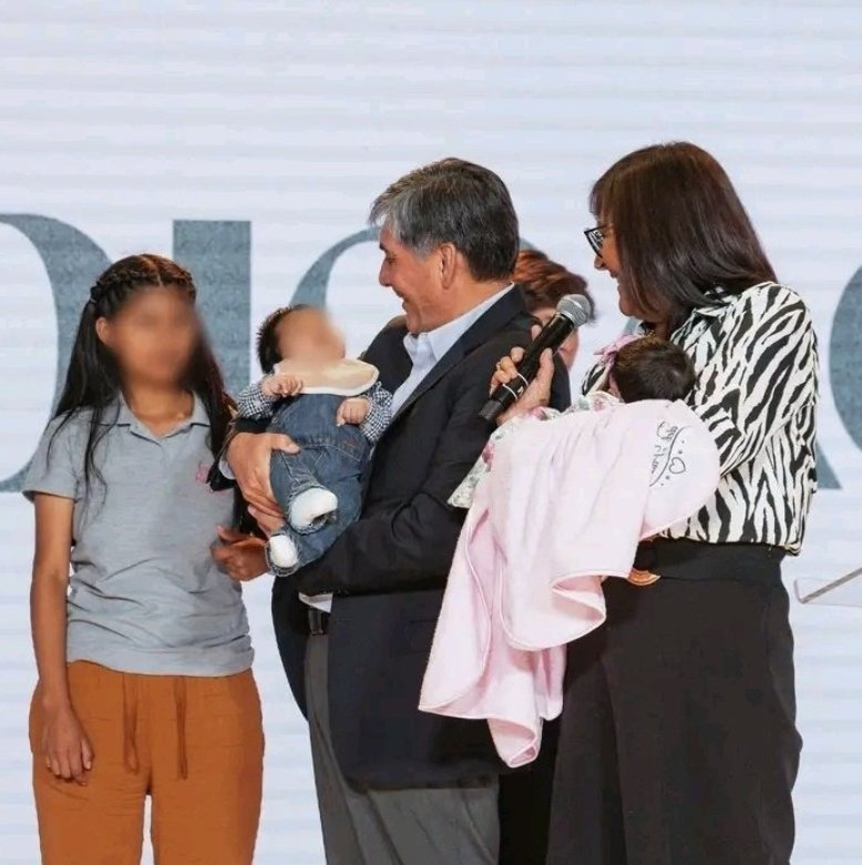 zAcK_gilb's tweet photo. @AccidentalFuji La "derecha" frente los mayores de edad que cometen crímenes contra menores inocentes y vulnerables. (Con esto no excluyo a la izquierda, ambos son repugnantes, pero no sean estúpidos jaja. No hay lado bueno en este país.) https://t.co/3GH4xZgxKj