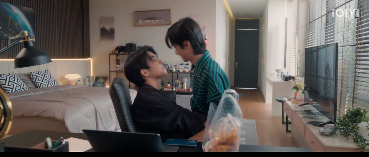 AuauSaveHouseTH's tweet photo. หึ้ยยยยยย มีคนแอบคิดถึงเรียวเฮีย แต่ถ้าซีนก๋วยเตี๋ยวคือเป็นแฟนกันละนะะ อันนี้เติร์ดว่านจะเป็นแฟนกันยังงงงง 😌😌

MR FANBOY CHAPTER 4
#MrFanboyEP4 https://t.co/pIOnAurSbe