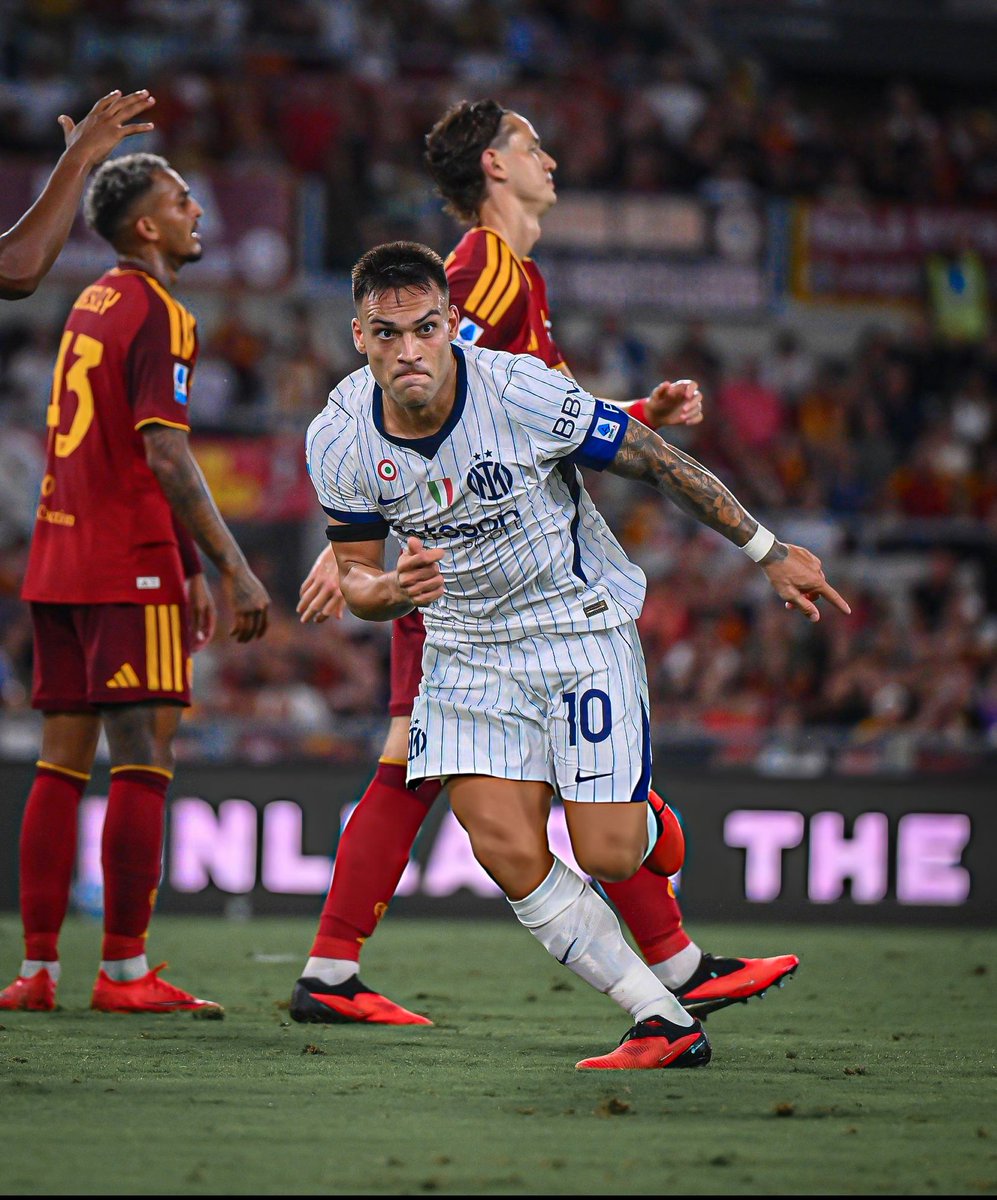 ArchivoLautaro's tweet photo. El mejor futbolista del Calcio. Con diferencia.

No hay otro jugador que se le acerque. Ni en importancia, ni en liderazgo, ni en números. Desde hace años.

Lautaro Martínez está dejando una huella imborrable en Italia. Está marcando una época. Una era.

Muy por encima del resto. https://t.co/GPHvblgIPn