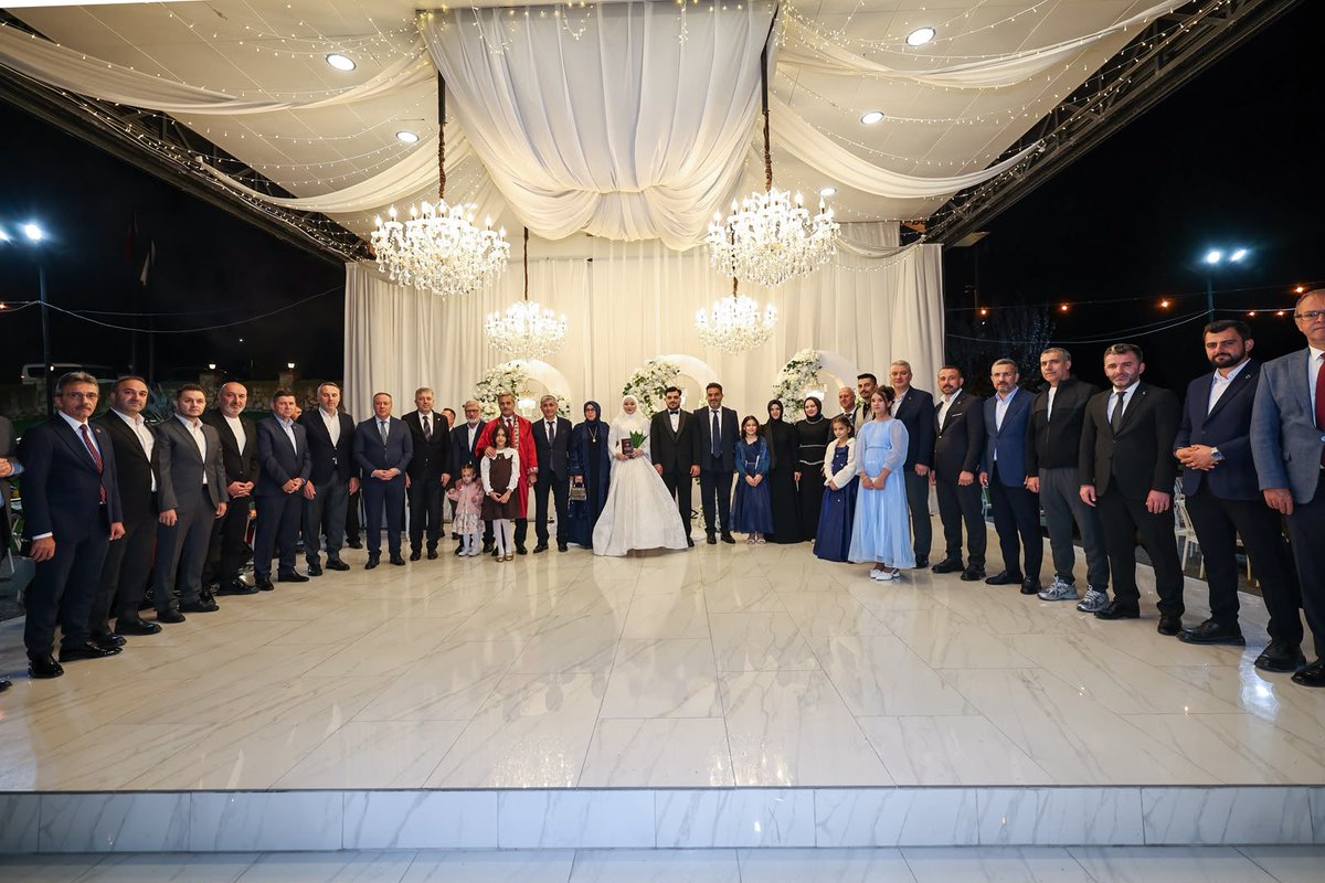 osmancelikSRD's tweet photo. Büyükşehir Belediye Başkanımızın kıydığı nikâhla dünya evine giren İkiz ve Akdağ ailelerinin kıymetli evlatları Tuğba ve Ertuğrul çiftimizin mutluluklarına kıymetli büyüklerimiz ve dava arkadaşlarımızla birlikte şahitlik ettik.

Genç çiftimize bir ömür boyu sağlık, huzur ve mutluluk diliyor, kurdukları bu güzel yuvanın hayırlı olmasını temenni ediyorum.