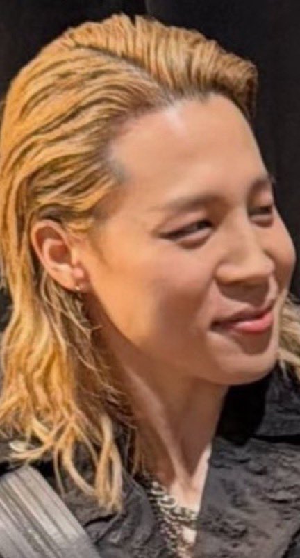 SVTs_Angels's tweet photo. @Romaoy2 @meiou3t4 Even your porkmin fav himself acknowledges how ugly he is and literally he wants what Tae has. Who are u to call ur fav a liar? 🤣💀 https://t.co/CfNz8ZaBnQ
