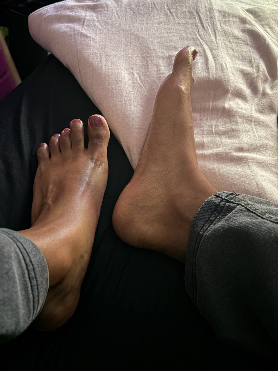 RebelliousEvaxo's tweet photo. Who has a foot fetish, do you like mine? https://t.co/6khQ8lVh6F