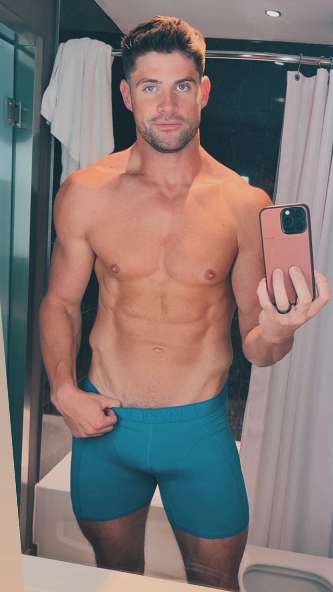 CaymanCardiffX's tweet photo. Sexy Saturday!!! https://t.co/XOroAFqXYS