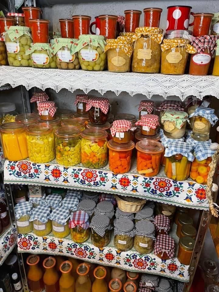 PamelaBies's tweet photo. You need to be Slavic WW3 pantry maxxing

Not for the apocalypse but for your mitochondria

Without jars, you don't have a Slavic pantry

-Freezer
•Bone broth, in jars or silicone molds
•Gelatin-rich stock from chicken feet / knuckles / oxtail
• Frozen meat
•Butter
•Liver, in small portions
•Oysters if you buy fresh then freeze or canned
•Ripe fruit you can’t eat in time (mango, berries, pineapple)
•Homemade ice cream (dairy + sugar + egg)
•Cooked potatoes, mashed with butter/salt
•Leftover meat in its fat
-Fridge
•Whole milk
•Orange juice
•Cottage cheese / dry curd
•Soft cheese
•Greek Yogurt or kefir 
•Raw carrot
•Coffee + milk setup
•Meat in jelly
-Pantry / cupboard
•Raw Honey
•White sugar
•Coconut oil
•Coffee
•Salt
•Sweetened condensed milk
•Canned oysters / sardines in olive oil or water
•Dark chocolate (high cocoa)
•Gelatin powder
•Parmesan / Gruyére / aged hard cheese
Potatoes, onions, garlic (cool, dark, dry)
Cellar / cool dark shelf
•Sauerkraut
•Salt-brine pickles
•Fruit kompot
•Jam
•Beets, cabbage, carrots
-Weekly fresh rotation
•Unpasturised orange juice
•Ripe fruit
•Raw Milk
•Cheese
•Eggs
•Shellfish

Minimum functioning stack if real war breaks out and shops get weird: frozen broth + butter + canned fruit + raw honey jars + acerola cherry powder + salt + gelatin + potatoes.