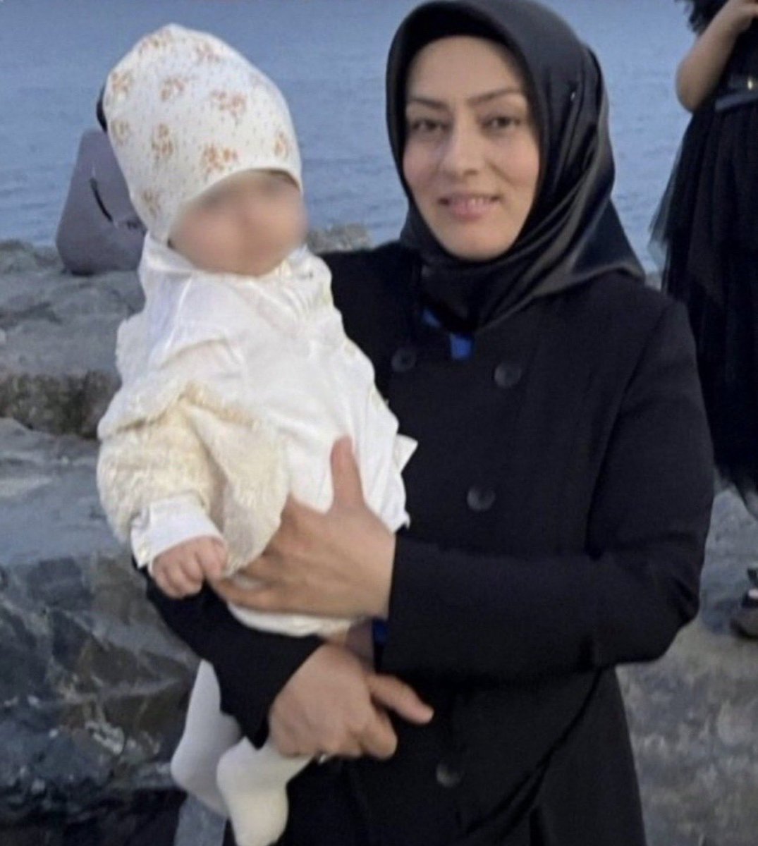 KalemlikKu79230's tweet photo. "Asude, 16 aylıkken annesiyle CİK'e girdi, 1 yıl parmaklıklar ardında büyüdü. 
Evinde, ama annesiz. Yargıtay, Deniz Gündoğdu'nun tutukluluğunu bozdu, ama o hâlâ cezaevinde.

ADALET YAZISI SADECE SADECE YAZI OLARAK YAZILMAMALI

CezaevindeÇocuk Olmak

#GazilerGünü #19Eylül https://t.co/Ms5JZ0WYhb