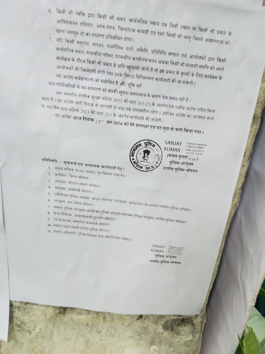 RajeshK05344062's tweet photo. ये देखिये एक और निमंत्रण आ गया,जनता की सेवा करने वाली पुलिस भोले -भाले शिक्षकों को अब उपद्रवी कह रही है और dpi के सामने आंदोलन कर रहे इन अभ्यर्थियों को वहां से हटने को बोल रही हैक्या नीलम पार्क में एक महीने से चल रहे आंदोलन में बीजेपी या शिक्षा विभाग से कोई मिलने गया है कभी इनसे https://t.co/zGC0O5jTm8