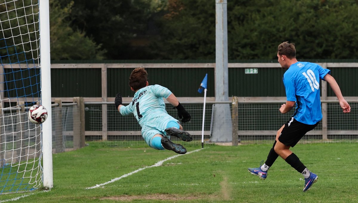 edmonds_alan's tweet photo. @BurnhamRamFC the winning goal, what a comeback!
@ThurlowNunnL https://t.co/MrQYzBlxWK