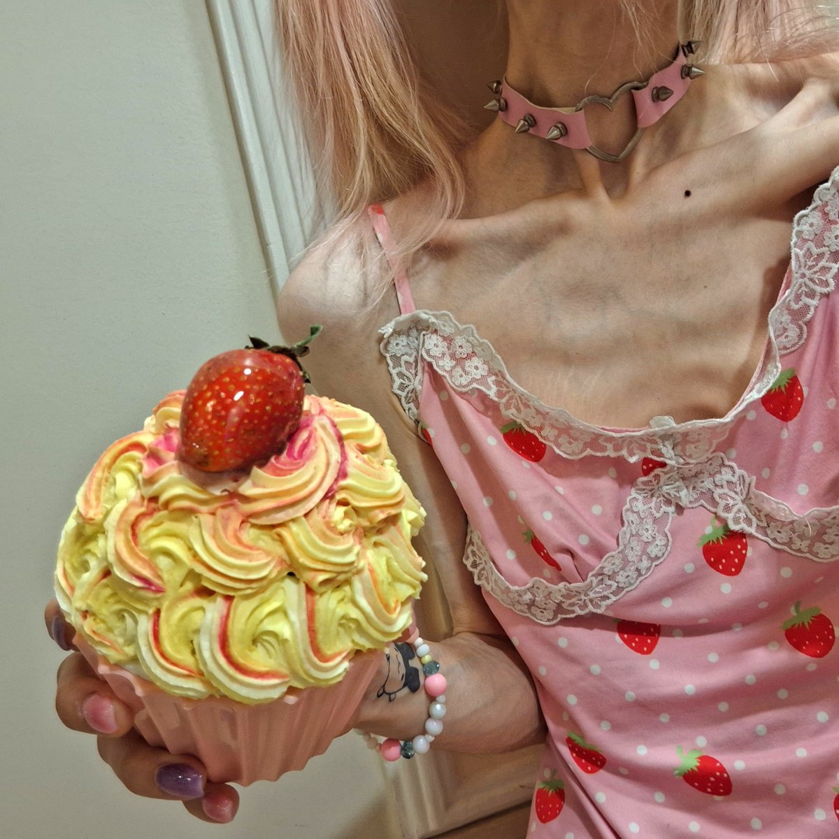 Zombixgirll's tweet photo. I'm too angelic for u h0es💤🧁 https://t.co/UtTf4oN3f2
