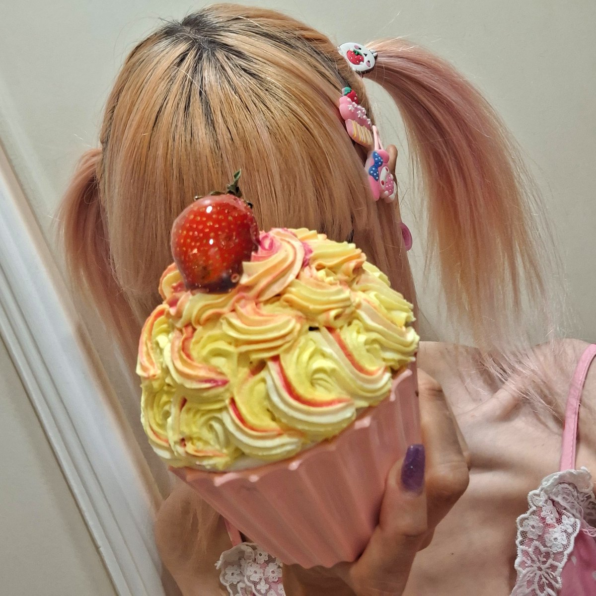 Zombixgirll's tweet photo. I'm too angelic for u h0es💤🧁 https://t.co/UtTf4oN3f2