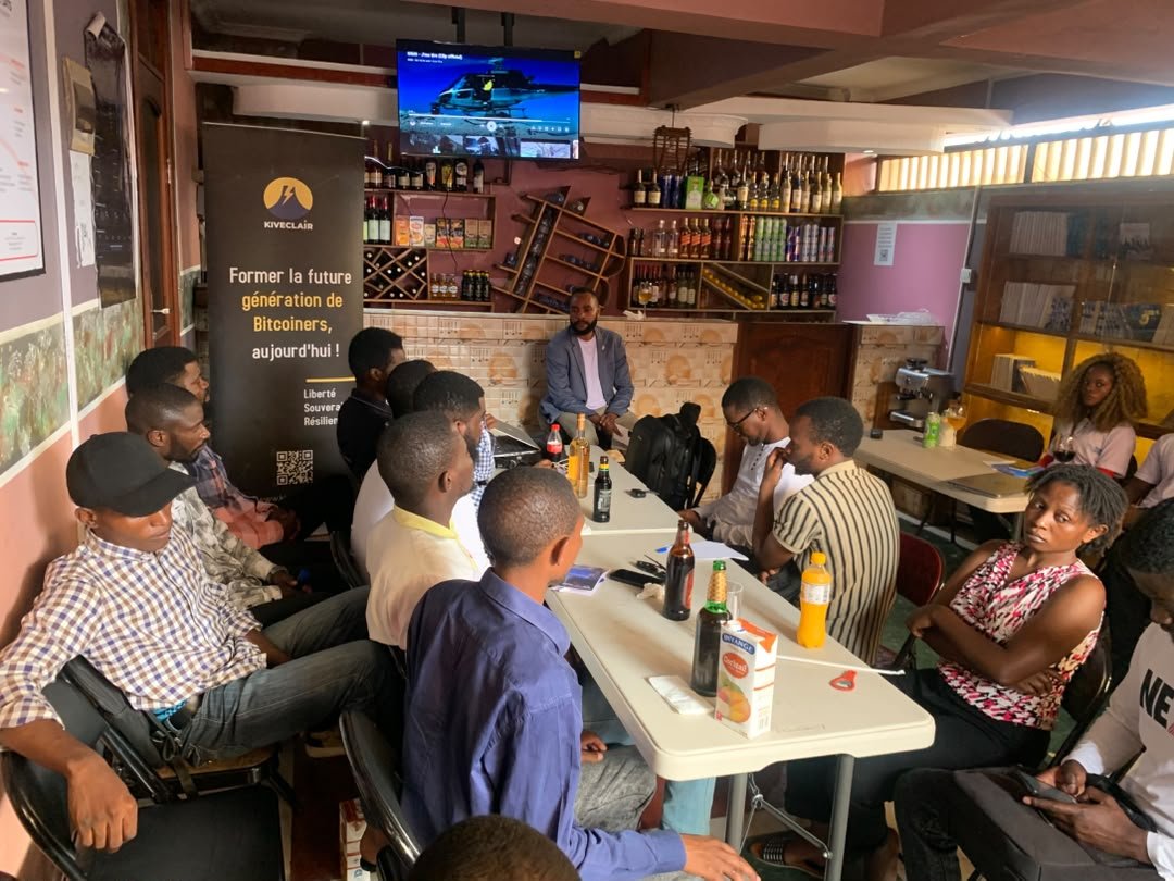 kiveclair's tweet photo. Merci aux participants à notre #KiveclairMeetup de ce samedi 19 septembre à #Goma consacré aux opportunités, enjeux et défis des Institutions de Microfinance (IMF).

Rendez-vous le samedi prochain pour un autre Meetup. https://t.co/RwJCxTkzE2