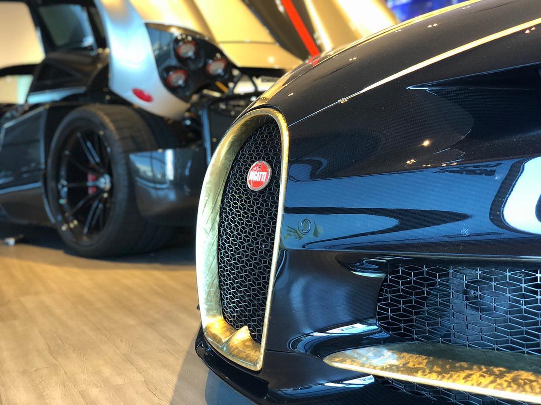 EarlineWeigdlx's tweet photo. Chiron or Huayra? https://t.co/vbQ9uOzP2h