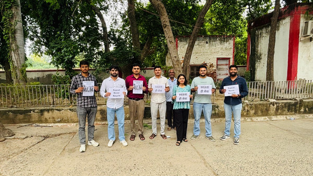 cpmgup's tweet photo. स्वच्छता ही सेवा अभियान के अंतर्गत स्वच्छ, सुंदर एवं जागरूक समाज के निर्माण के उद्देश्यसे उत्तर प्रदेश डाक परिमण्डल में विभिन्न जनभागीदारी एवं जागरूकता गतिविधियों जैसे दान अभियान, कला एवं प्रतियोगिताएँ इत्यादि का आयोजन किया गया। https://t.co/Q4ImLR2UlQ
