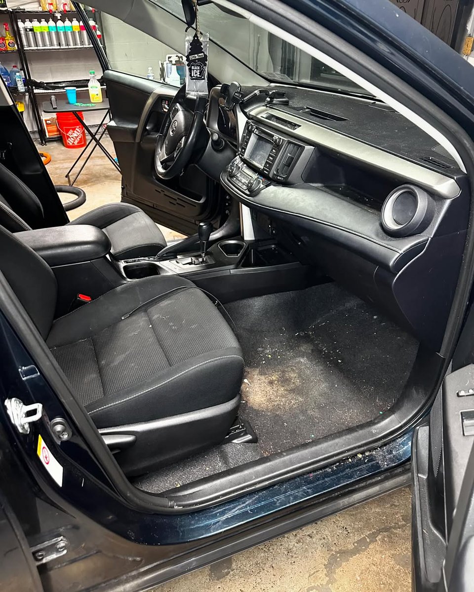 GeorgiannRx4's tweet photo. This RAV4 got a full interior makeover: deep scrub, steam cleaning, double extraction, plastic detailing, console steaming, and spot treatment for seats, headliner, visors, and more. https://t.co/hnVtLCTLnO