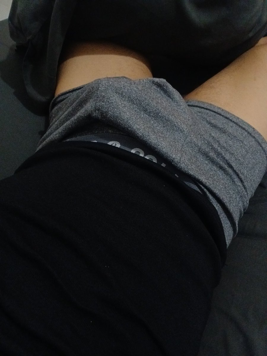 desahanberdesah's tweet photo. Kita mau tidur, dia bangun. Tidur sambil diisepin enak kali ya wkwkwk https://t.co/sd6hCUwJF4