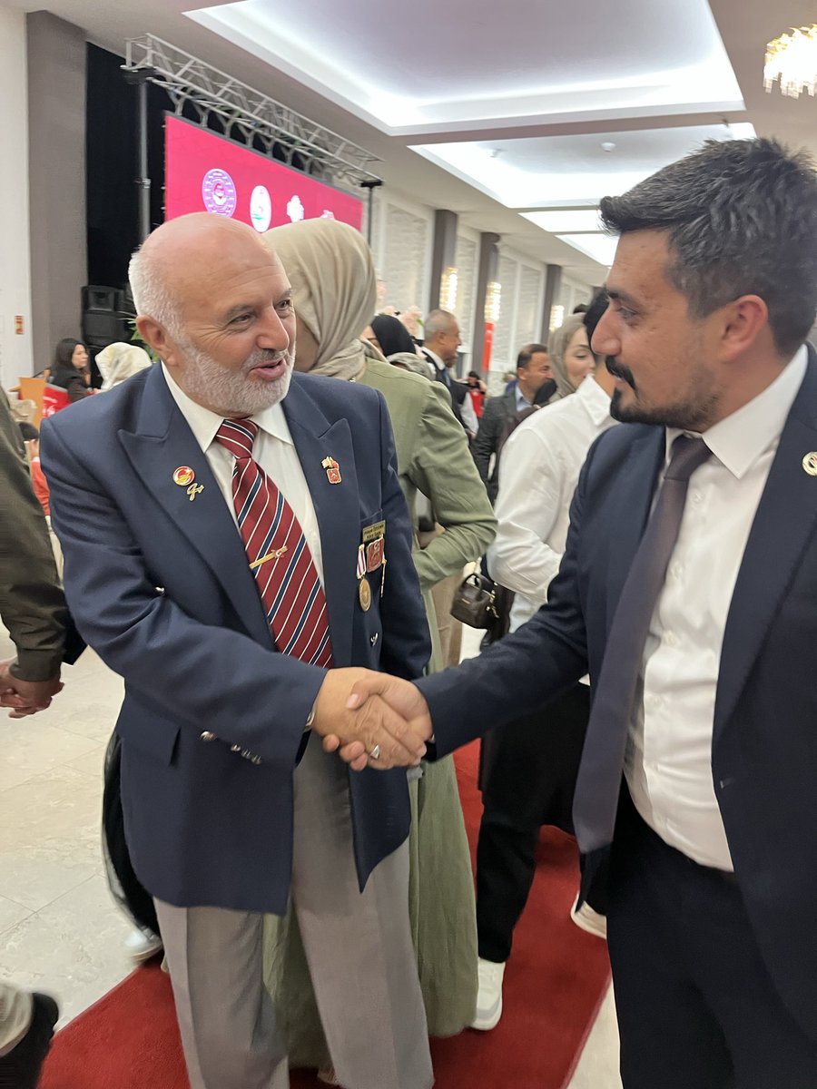 bbpdenizli's tweet photo. 🇹🇷 19 Eylül Gaziler Günü

Gaziler Günü dolayısıyla düzenlenen yemekte, vatanımızın bağımsızlığı ve milletimizin huzuru uğruna büyük fedakârlıklarla mücadele etmiş kıymetli gazilerimiz ve değerli aileleriyle bir araya geldik. https://t.co/zCBsLh3DZp