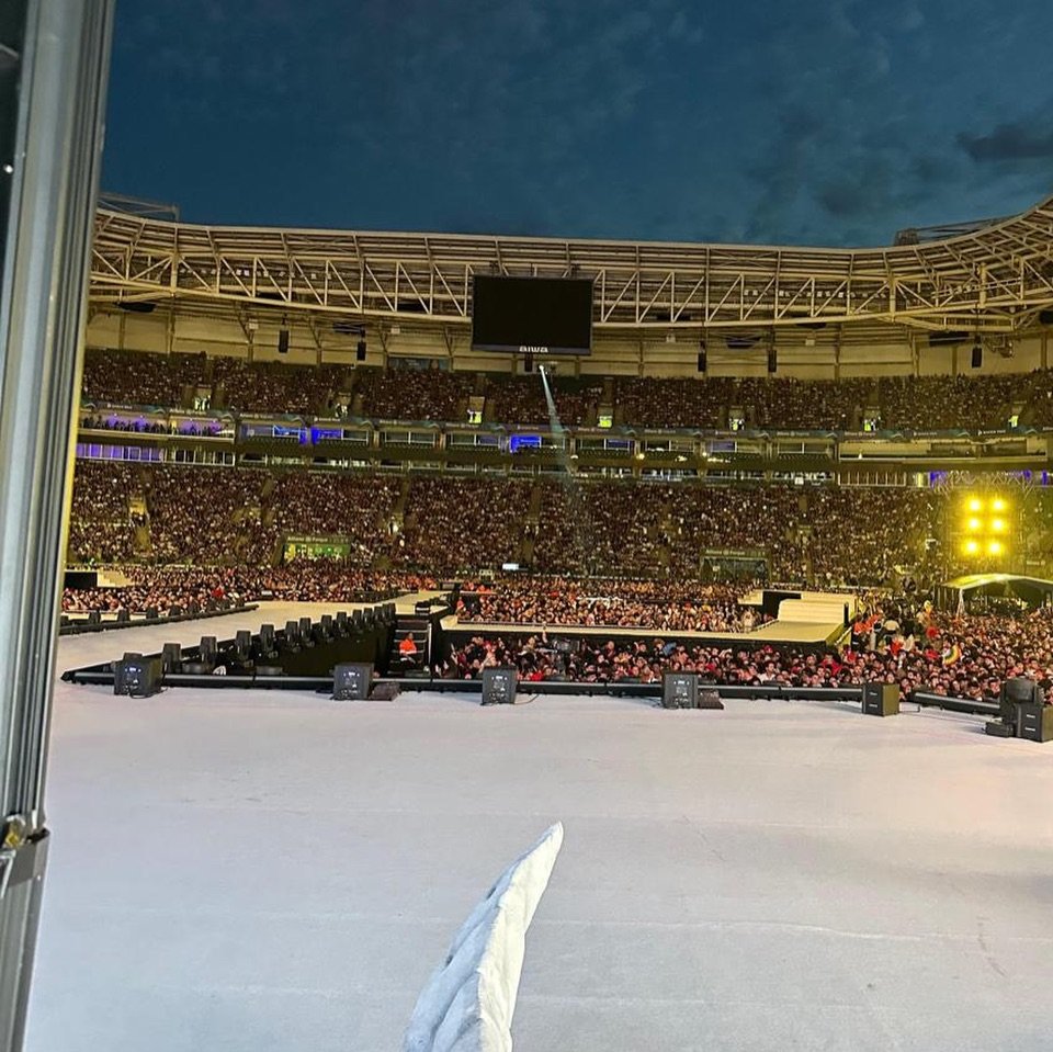 jaonasmidias's tweet photo. "todo início de semana ele vivia um viral de hate novo e no fim de semana ele respondia com um show esgotado." https://t.co/KcEwu9VfGb