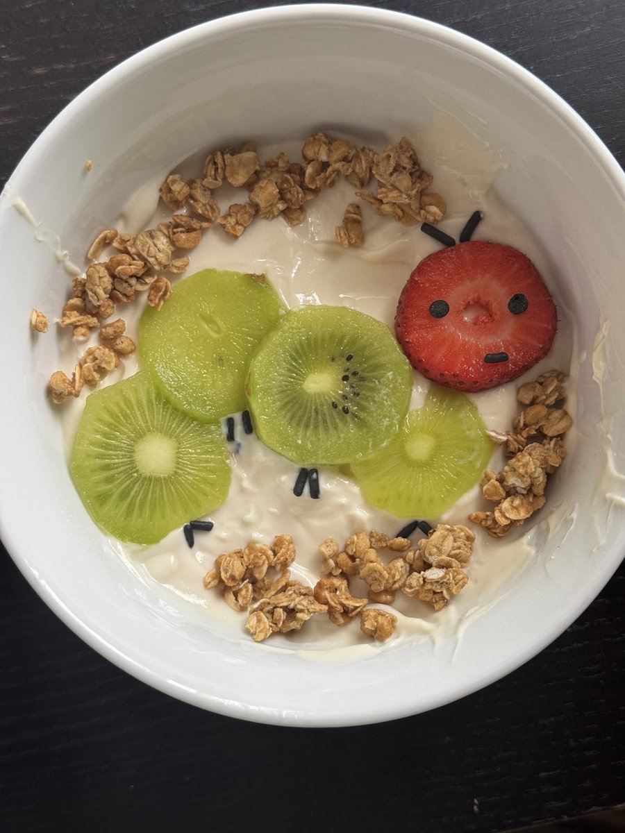 vnillappl's tweet photo. tiny who struggles with food for whatever reason 

x

carer who makes themed meals/treats to get their tiny excited https://t.co/Jo3YM2abhP