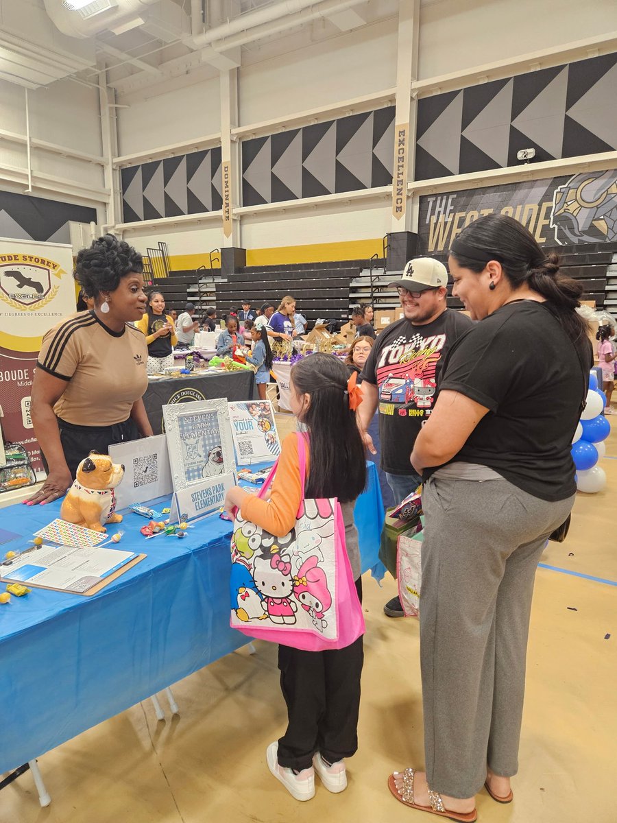 I_ColonMoya's tweet photo. ๐พ Region II Fam Jam was a huge success! โค๏ธ
We are so grateful for our amazing Bulldog families who showed up, and supported our school community! We loved seeing you connect with incredible Dallas ISD departments and resources.๐พ
#RII #Build2Win https://t.co/2x1YdRAdmb
