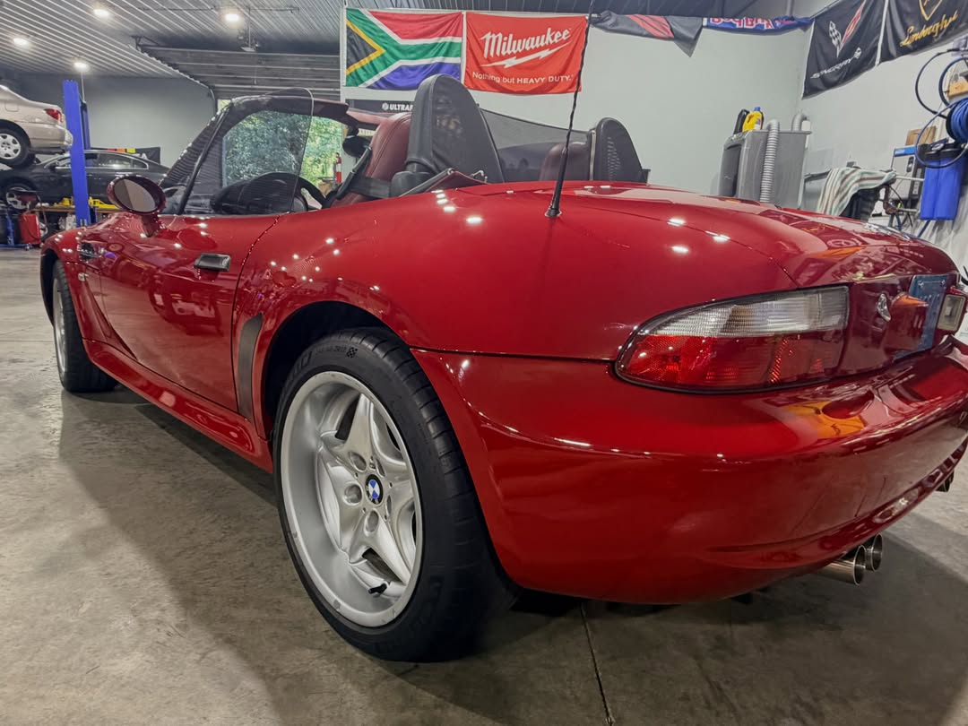 BernardBarxa9d's tweet photo. This Z3 M received targeted ceramic maintenance to preserve its finish. Localized scratches were corrected, and a ceramic topper restored protection where needed. Maintain. Correct. Preserve. https://t.co/xeYIVNlhFm