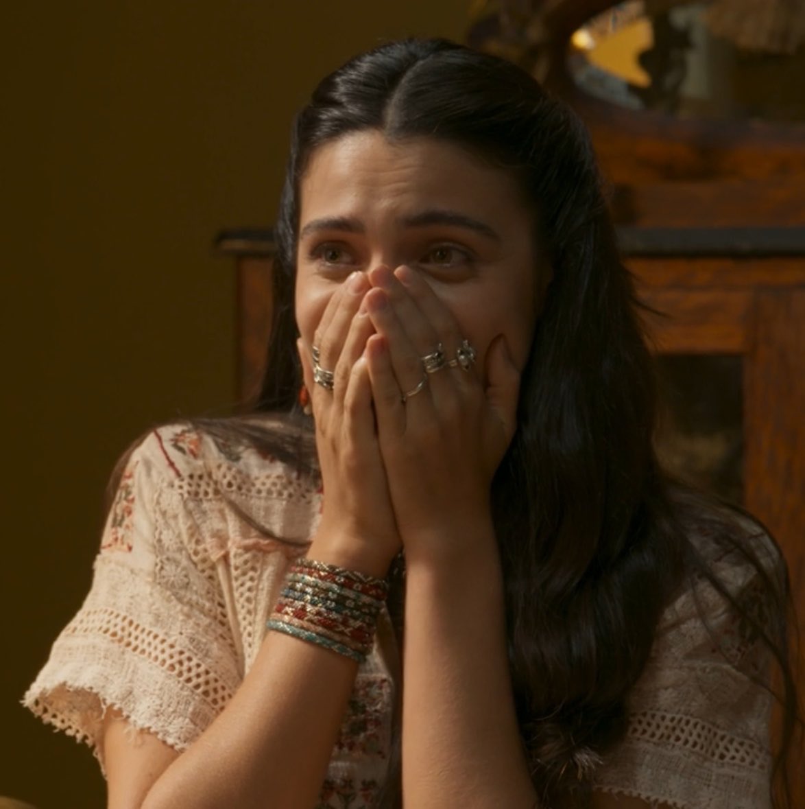 amiabitt's tweet photo. Fico tão aliviada que nenhum romance foi capaz de terminar com a amizade de Salma e Alika, eu acho a relação delas uma das mais bonitas da novela, amizades também são nobres amores #ANobrezaDoAmor https://t.co/OgpNxXj0lI