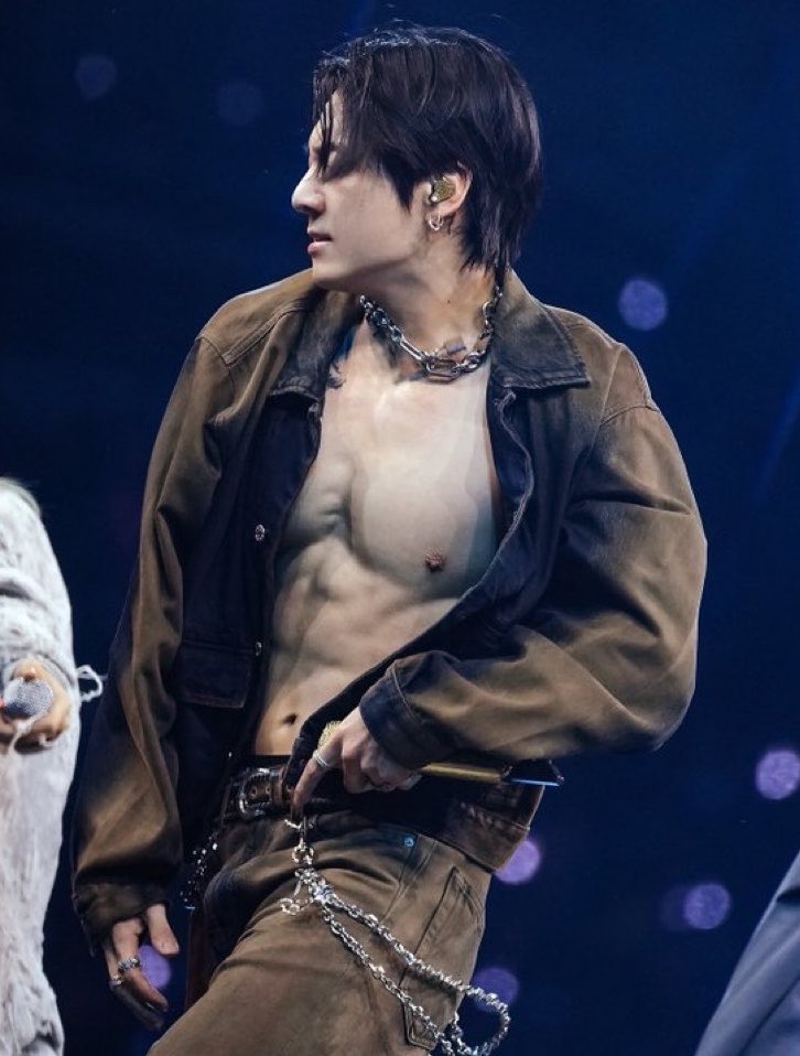 sugarbabykoo's tweet photo. i pray that my tits are sitting right… https://t.co/Vsl6RyWAA1