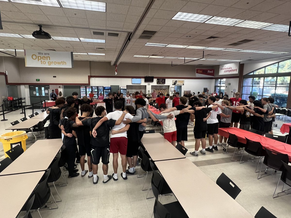 Jesuitsacfball's tweet photo. Holy Bowl pregame meal 🙏🏽 #gobigred https://t.co/Dyvqjspr8f