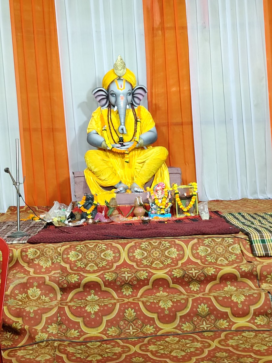 Riyaghoshm's tweet photo. Ganpati Bappa Morya May Lord Ganesha Remove Every Obstacle From Your Path Fill Your Life With Happiness Peace Prosperity And Bless Your Family With Endless Love And Success Always https://t.co/k6zaiKDjF4