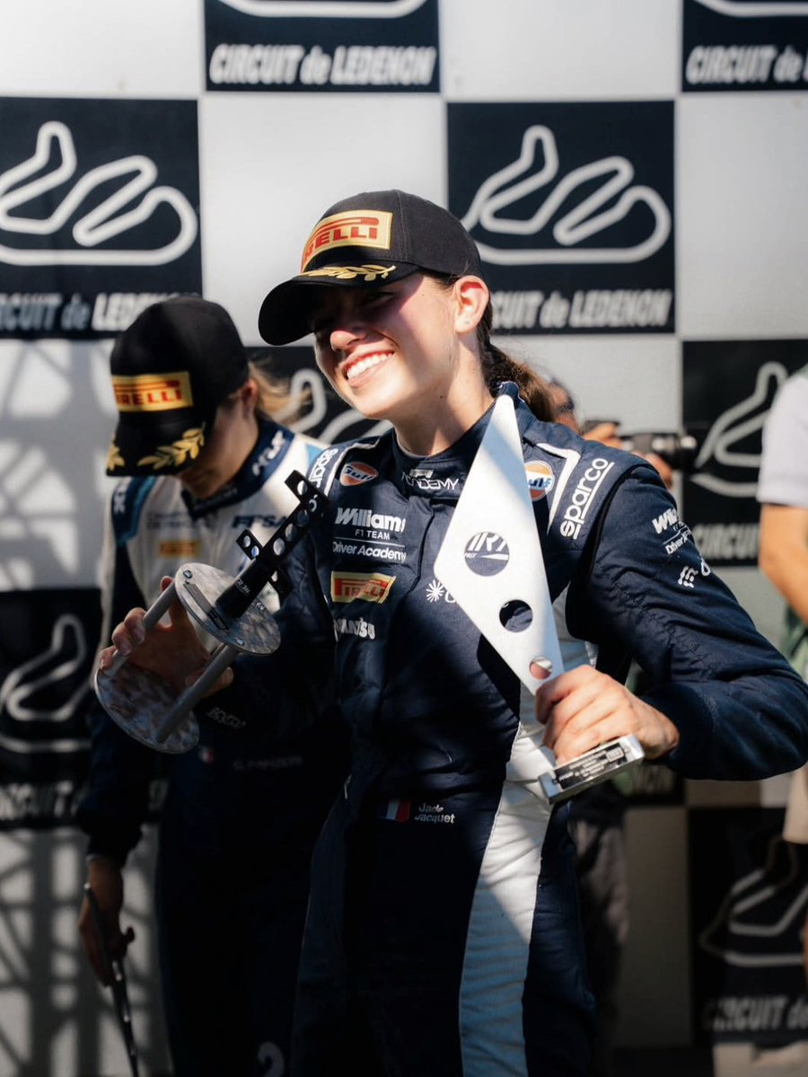 chlix3s's tweet photo. FIRST WOMAN TO WIN FRENCH F4!!! JADE JACQUET EVERYONEEE https://t.co/wZOBndm2lf