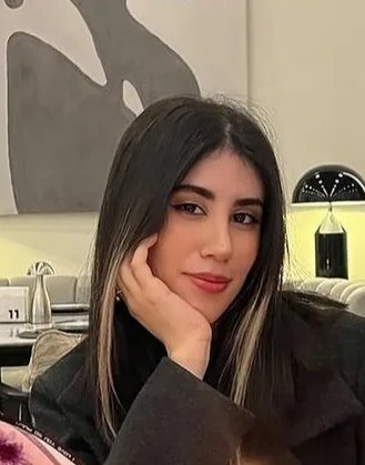 corrrdeliiiaaa's tweet photo. ”مامان من نمیخوام بمیرم.“
 آخرین کلمات الینا پس از تیر خوردن
الینا ۲۳ ساله از کادر درمان بود، ۱۹ دی ۱۴۰۴ نیروهای سرکوبگر حکومت جمهوری اسلامی از پشت به او شلیک کردند، الینا به بیمارستان منتقل شد و بر اثر خونریزی شدید و عدم اجازه ی تزریق خون به بدنش به قتل رسید.
#الینا_حجتی https://t.co/WACqWaQxlL