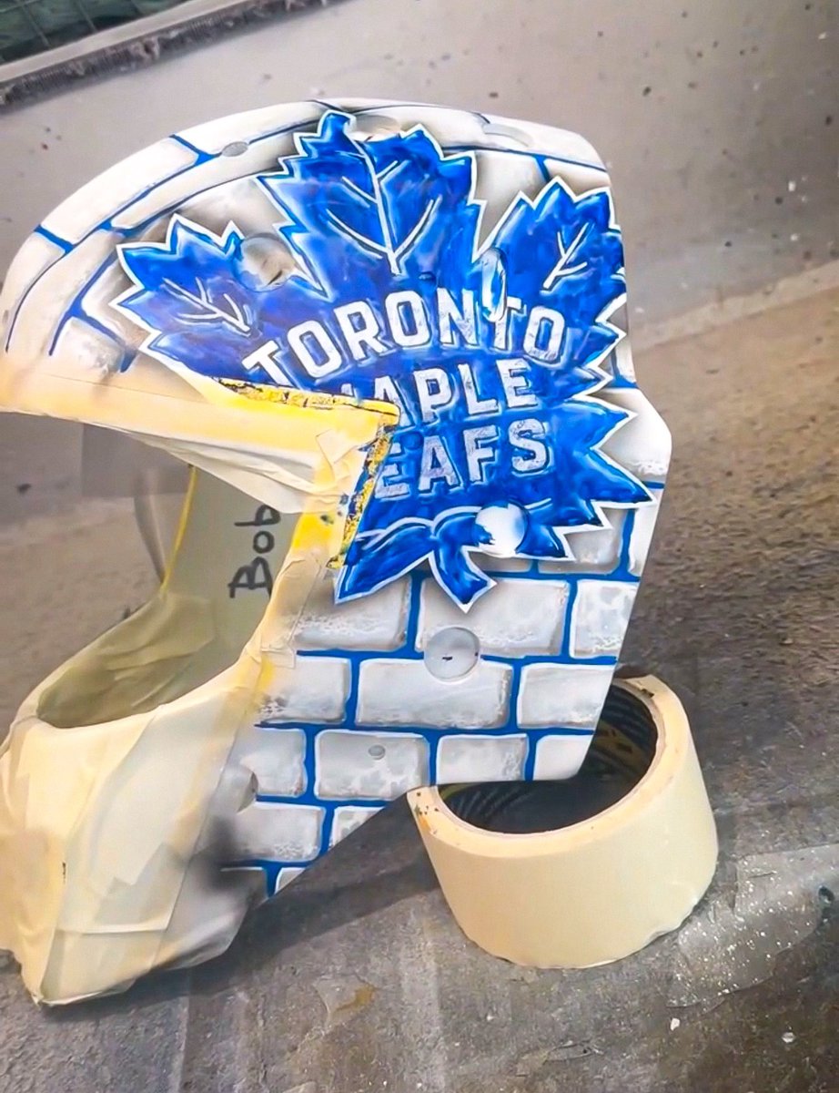 LeafsPapi_'s tweet photo. FIRST LOOK AT SERGEI BOBROVSKY’S NEW LEAFS MASK https://t.co/bp3Iop1YIn