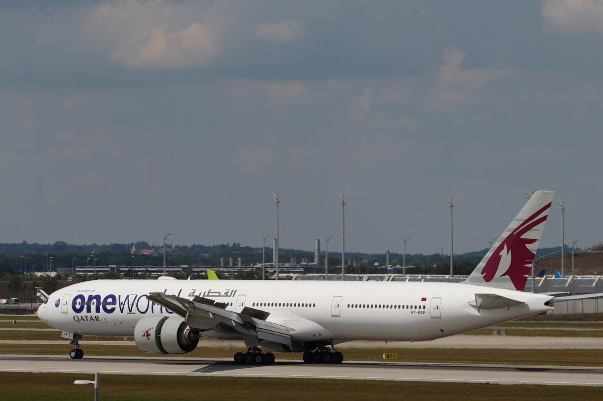 BryceValerkoa's tweet photo. Qatar Airways Boeing 777-300ER from Doha (DOH) in oneworld livery. https://t.co/GEgTnxL4NA
