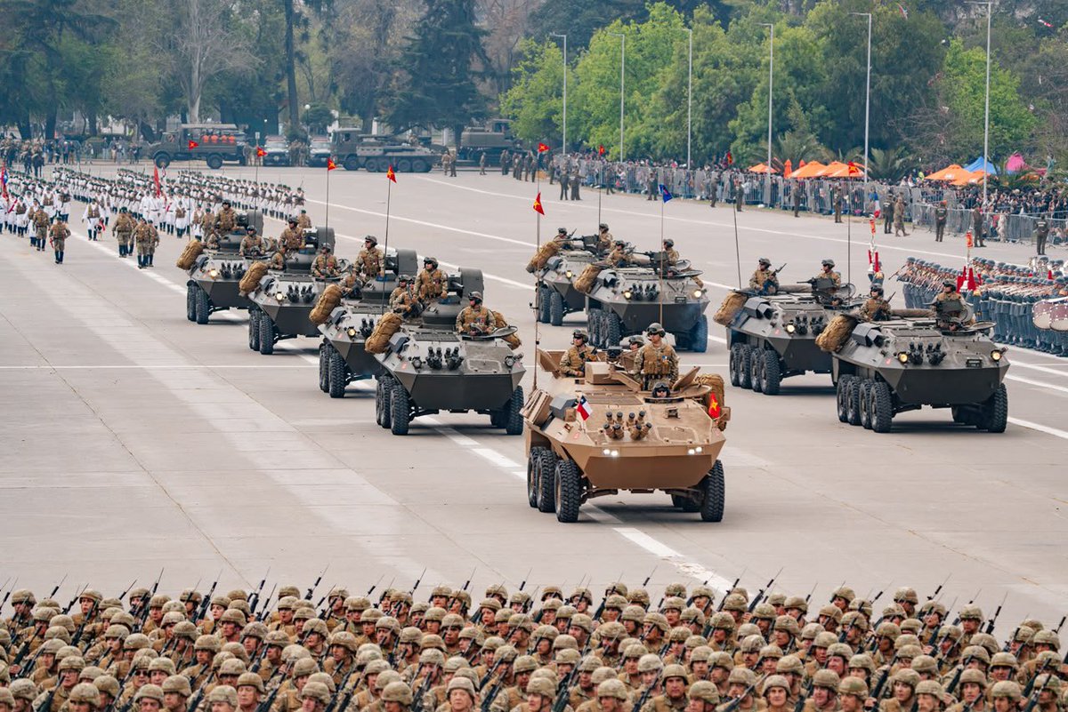 PresidenteKast's tweet photo. Orgullo de Chile y de quienes han hecho del servicio a la Patria su vocación. 

Mis felicitaciones a todos los hombres y mujeres que hoy fueron parte de esta gran Parada Militar. Gracias por su entrega, disciplina y compromiso con nuestra Patria. 

¡Viva el Ejército y viva Chile! 🇨🇱