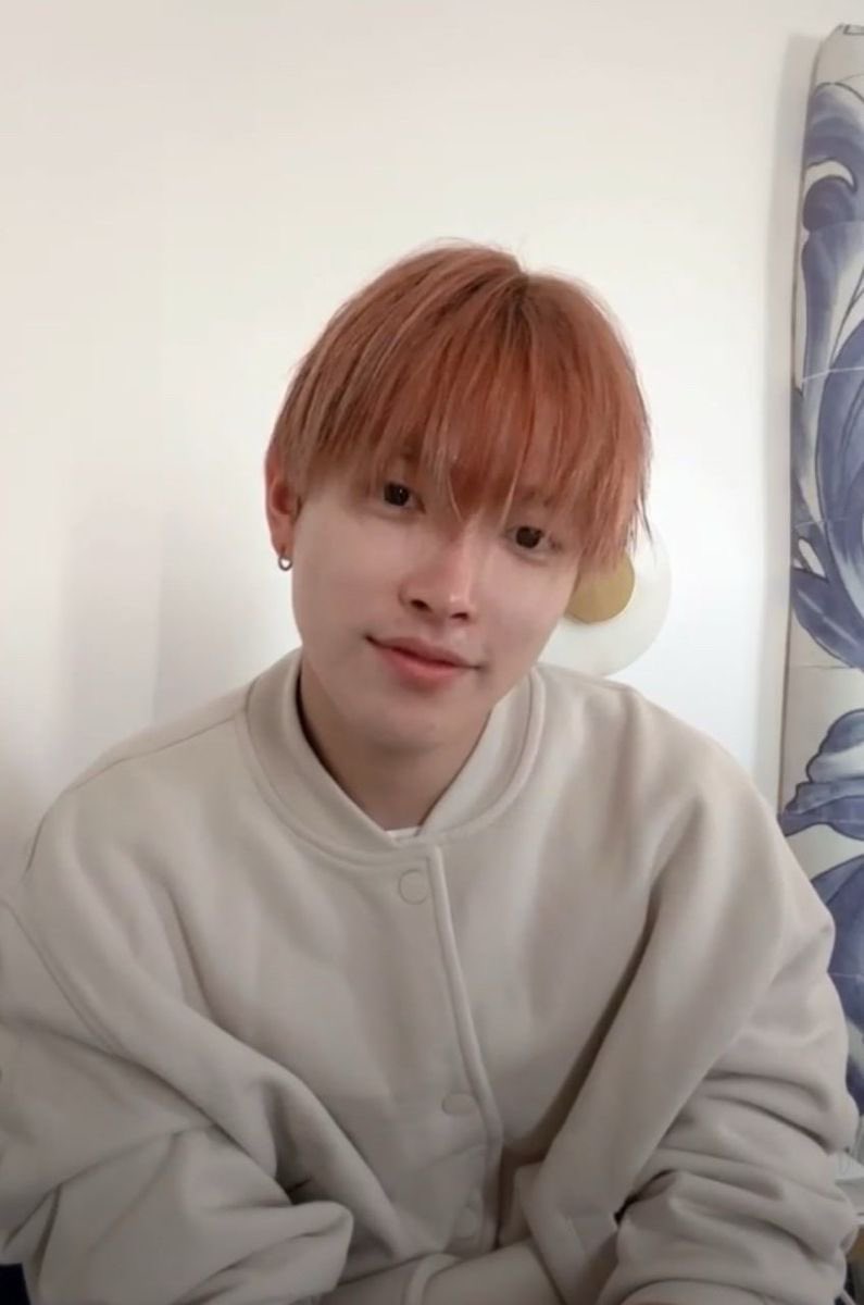lunaahwa's tweet photo. oughh i love it when he looks like he’s been washed at 90° with the softest most gentlest detergent that smells like fresh linen https://t.co/JdNDmmsjGs