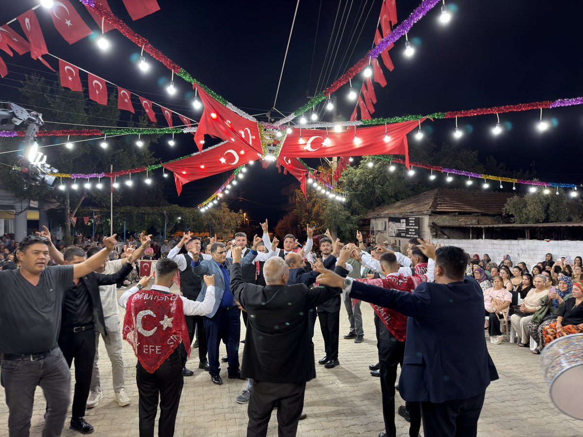 VelikacarMhp's tweet photo. 📍 Ahmetli 

Ahmetli köyümüzde düzenlenen asker eğlencesine; İl Yöneticimiz Sayın Selahattin Soğukçeşme ve İlçe Yöneticilerimiz ile birlikte katılım sağladık.

Genç kardeşimizin bu anlamlı ve güzel gününde yanında olmaktan büyük mutluluk duyduk. https://t.co/AmXc0hmPas