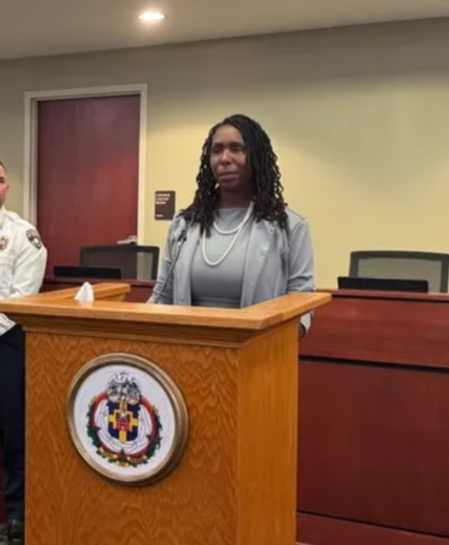 Kentuckygirl1's tweet photo. We've all see the video from York, PA. A mob of black people drag a white girl off her porch and beat the crap out of her. 

The aggressors are all black, the victims are white.

Mayor Sandie Walker says it wasn't a racial attack.

I wonder if she would feel the same way if a mob of white people beat a black female?