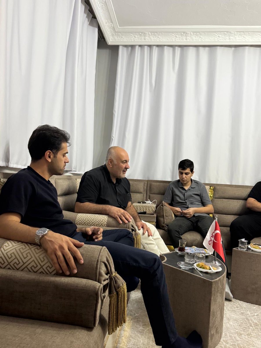 batmanonder72's tweet photo. Hikmet ve Düşünce Buluşmalarının altıncısını istifadeli bir şekilde gerçekleştirdik. ✅

Kıymetli hocamız Göksel ONAT’ın faydalı anlatımlarıyla "İstikamet Üzere Olmak/Yaşamak" konusunu ele aldığımız programımıza katılım sağlayan tüm gönüldaşlarımıza şükranlarımızı sunarız. https://t.co/9UmfWCdQxA
