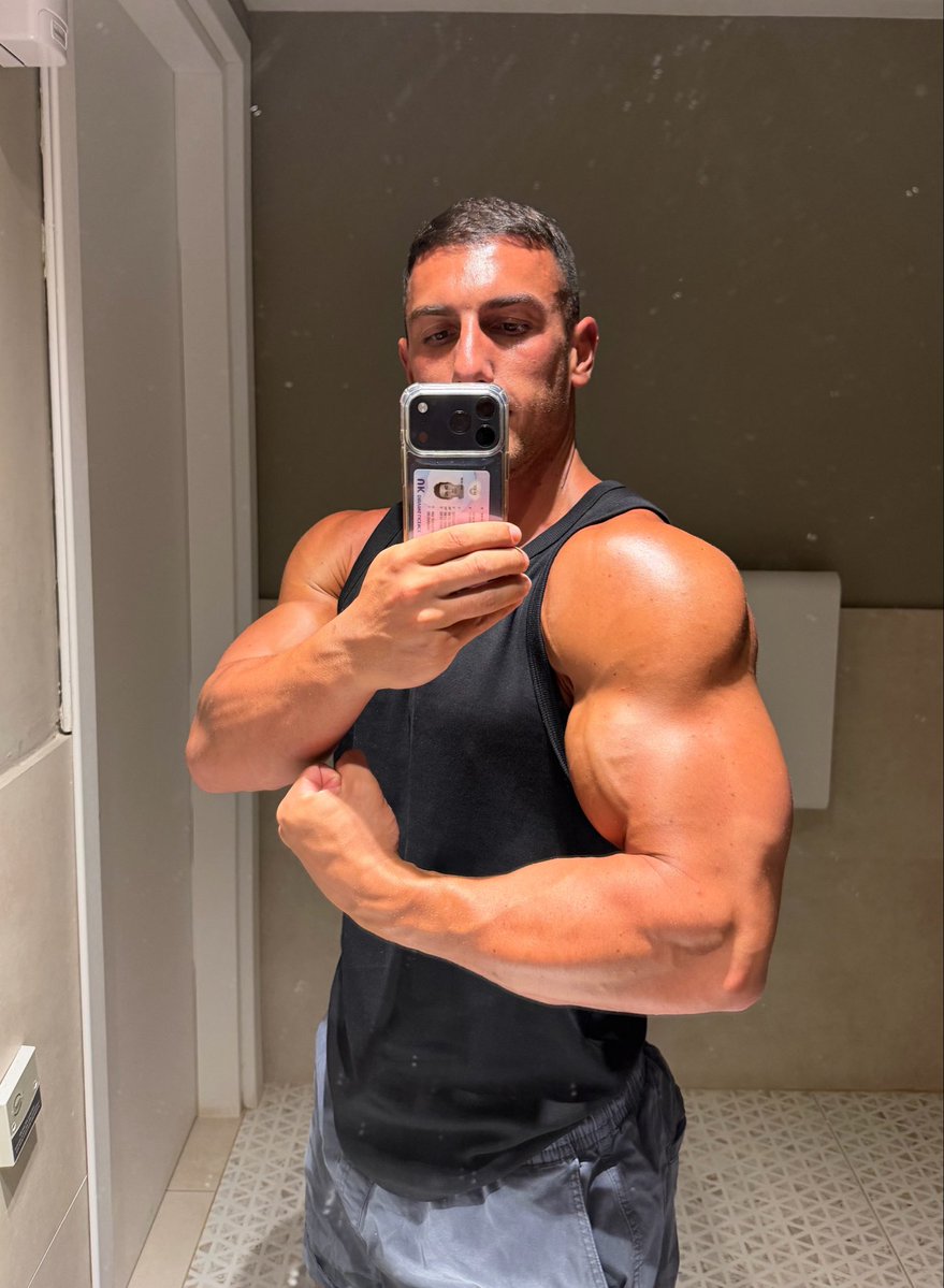 AlphaMuscleGod7's tweet photo. Around an hour to take beta cash 💴 https://t.co/JBMsT3BfpD