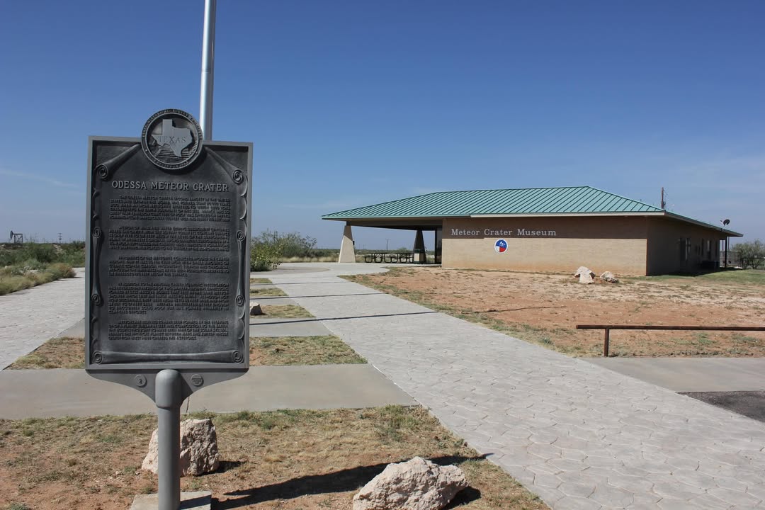 AmbroseRarick's tweet photo. Happy Texas Tuesday! Tonight: the Odessa Meteor Crater. Formed about 20, 000 years ago by a 1, 000-ton iron meteorite, this 500-foot-wide crater is the second largest in the U. S. Its marker, installed in 1962, is number two in the state program. https://t.co/hKNsqtwoEl